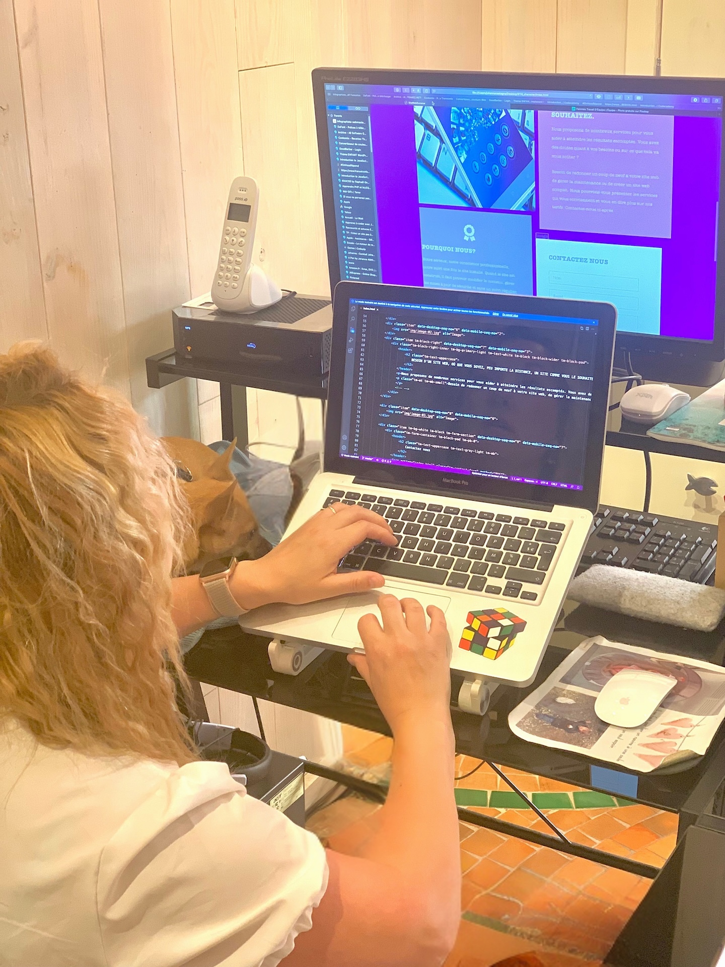 moi en train de coder au bureau.